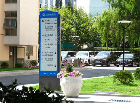 巴南哪些因素影响宣传栏的制作？